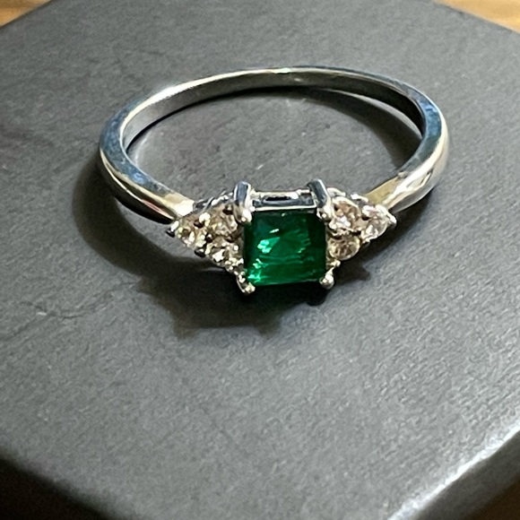 WOMENS RING - Picture 2 of 2